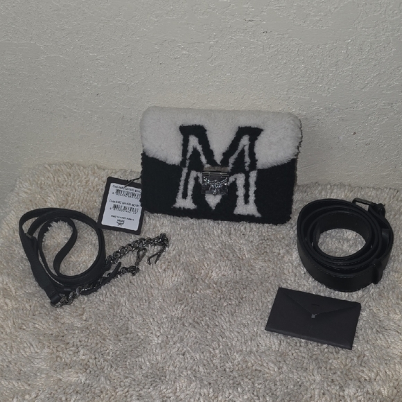MCM Black and White Crossbody Bag with Sleek Design - Picture 7 of 15